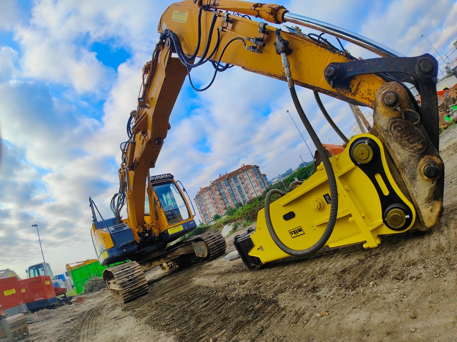 Read more about the article Hydraulic Breaker – Practical Guide to Extend Its Service Life