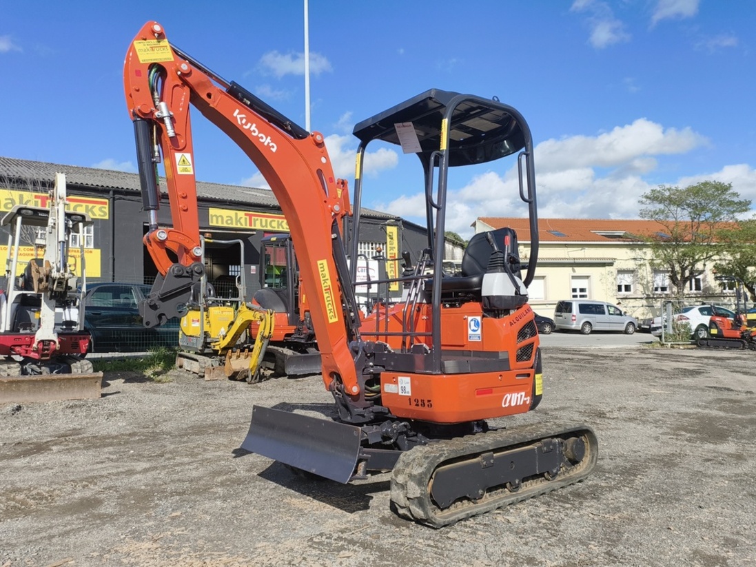 Read more about the article Common mistakes when operating compact machinery and how to avoid them